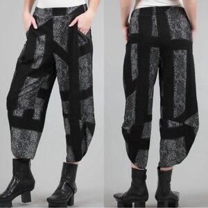 Ozai N Ko White Noise Cropped Pull On Jersey Pants, Size S